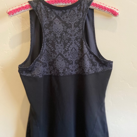 Athleta Black Semi-Fitted Workout Yoga Tank Sz Med - Picture 2 of 3